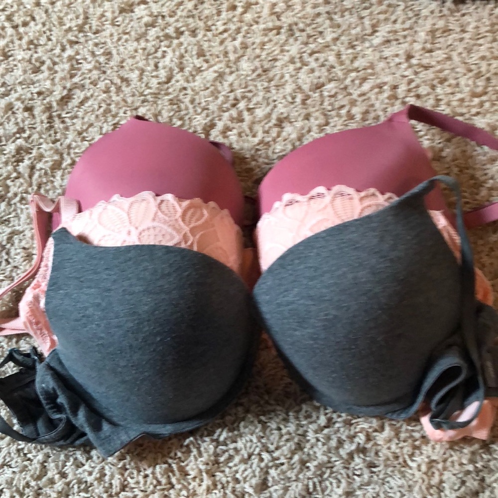 A set (3) of bras size 34 DD